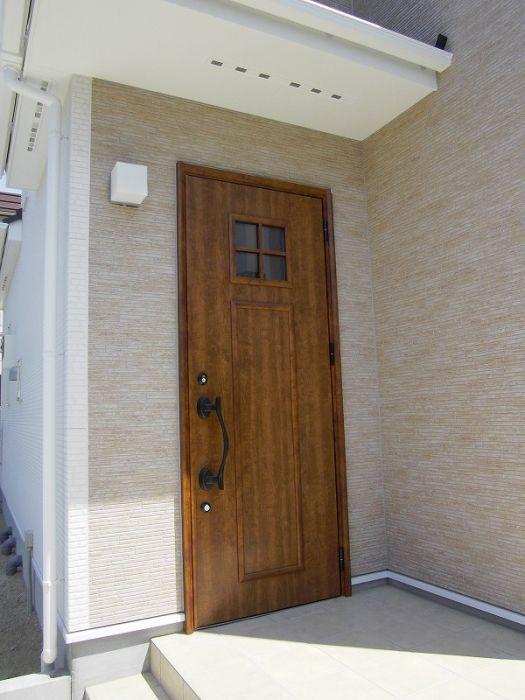 Entrance. Same specifications