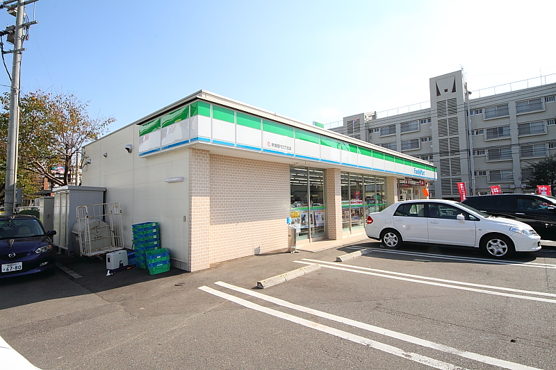 Convenience store. 600m to Family Mart (convenience store)