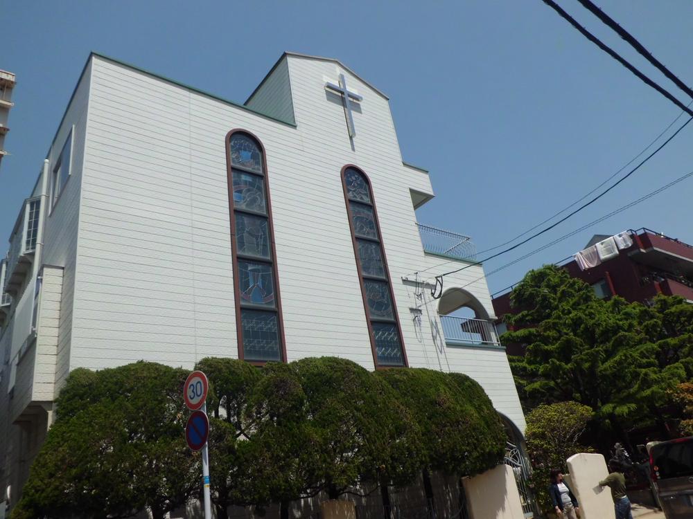 Other local. A 5-minute walk from the testimony kindergarten