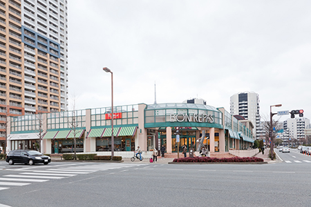 Supermarket. Food Pavilion Bonrapasu Momochi store up to (super) 332m