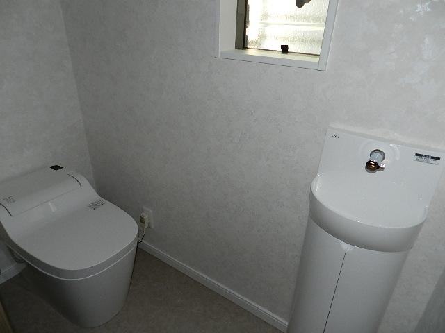 Toilet. Local (11 May 2013) Shooting