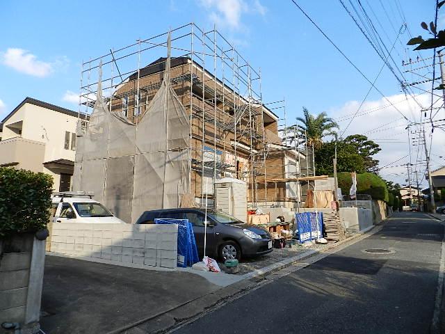 Local photos, including front road. Local (11 May 2013) Shooting