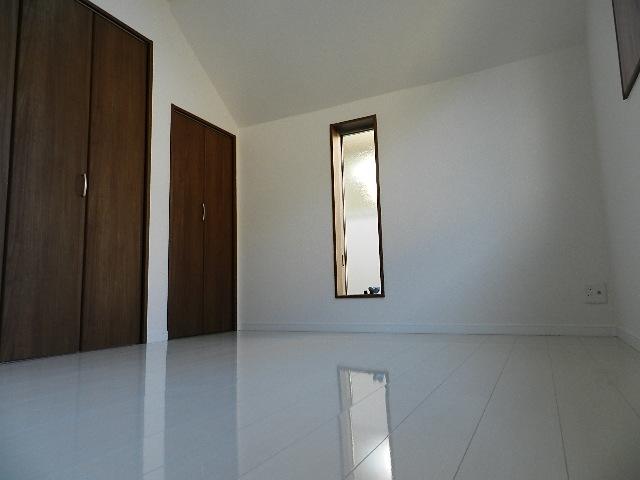 Non-living room. Indoor (11 May 2013) Shooting