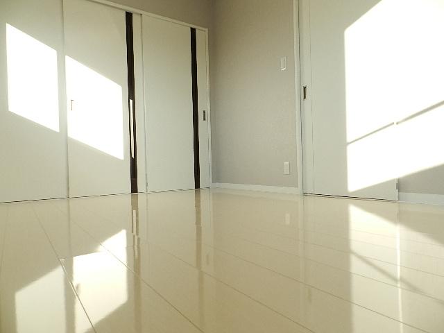 Non-living room. Indoor (11 May 2013) Shooting