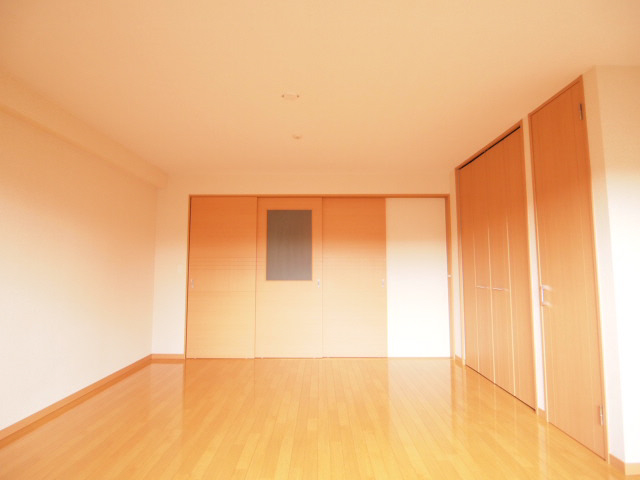 Living and room. You can also use it of course tighten the sliding door