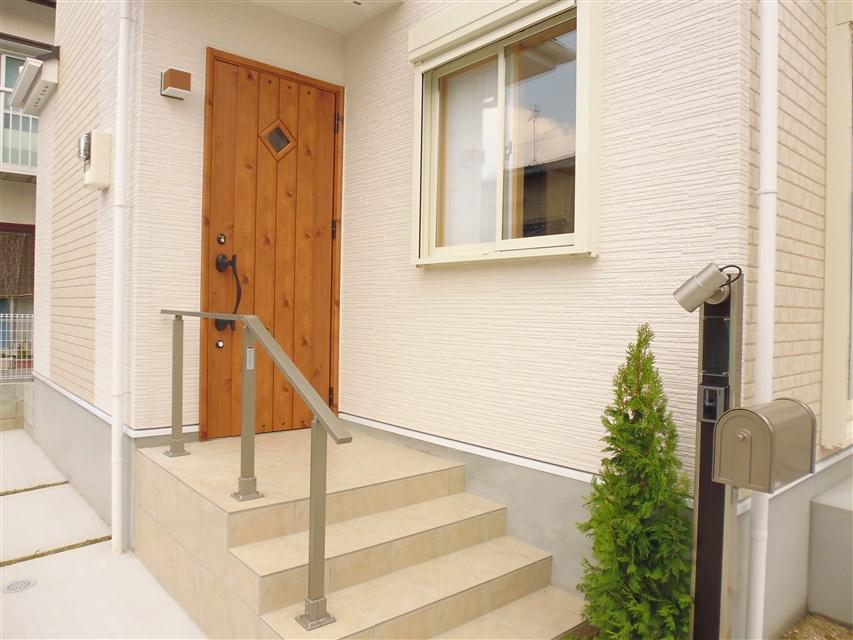 Entrance. Property entrance