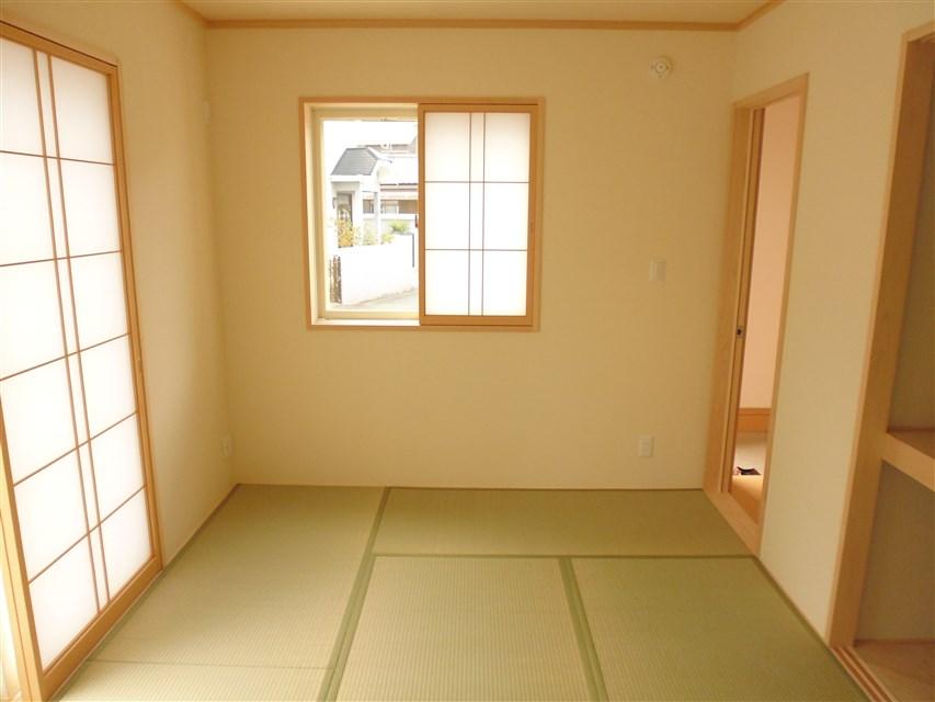 Non-living room. Brightness over have Japanese-style room