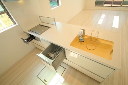 Kitchen. Island Kitchen All-electric housing Dishwasher ・ Water filter ・ Sink is artificial marble
