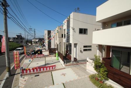 Sale already cityscape photo. Sale already the city average 4 buildings in in a quiet residential area Three buildings sale