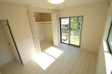 Same specifications photos (Other introspection). Bedroom equipped with a large walk-in closet Bright wind Street is also a good room There is a terrace from a large sash.