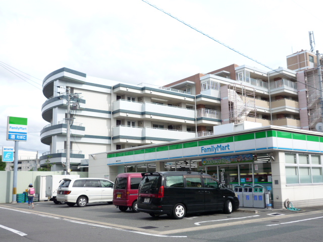 Convenience store. 310m to Family Mart (convenience store)