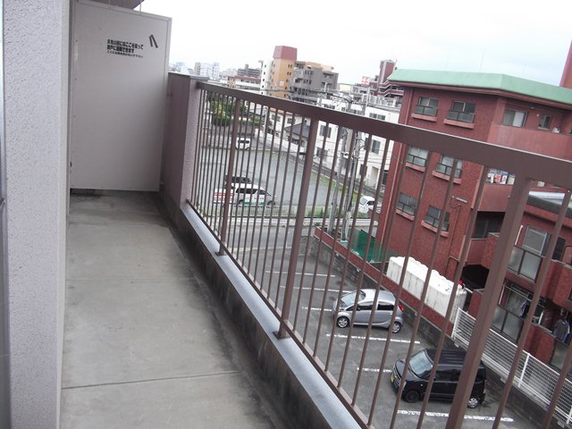 Balcony. All houses facing south with sunny! !