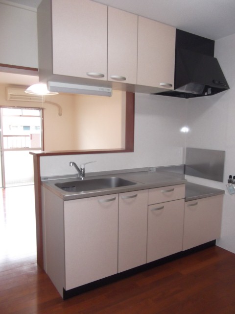 Kitchen. Two-burner gas stove installation Allowed! Storage lot