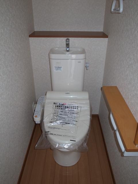 Toilet. It is different from the real thing.