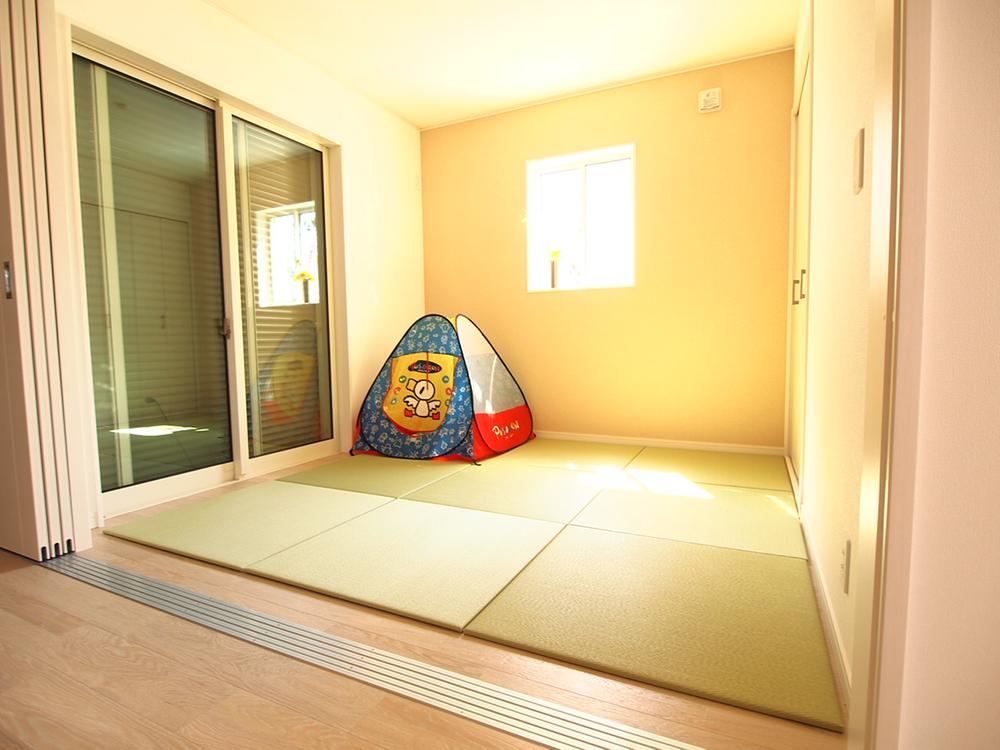 Non-living room. ◆ Local Photos ◆ Since the Japanese-style room is a place mat, It can also be used as flooring