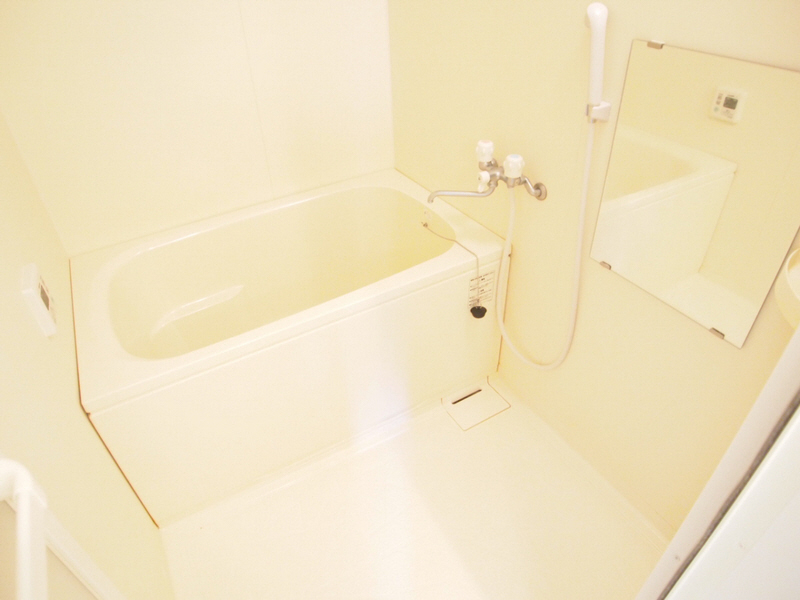 Bath. Refresh tired of the day. 