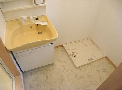 Washroom.  ☆ Laundry Area ☆ 