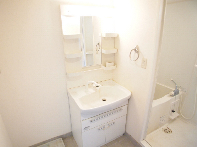 Washroom. Shandore, Dressing room with a place for washing machine inside the room