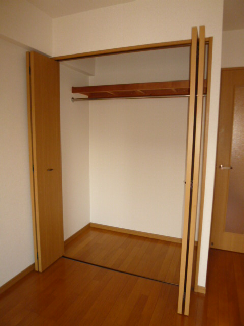 Receipt. It is a closet of large capacity.