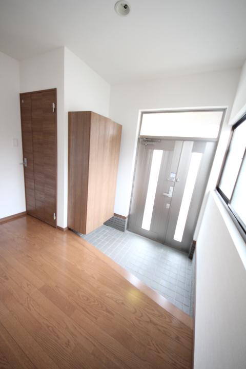 Entrance. Local (12 May 2013) Shooting