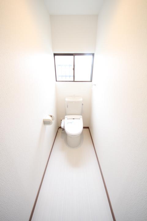 Toilet. Local (12 May 2013) Shooting