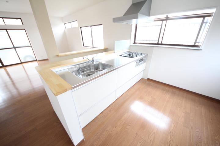 Kitchen. Local (12 May 2013) Shooting