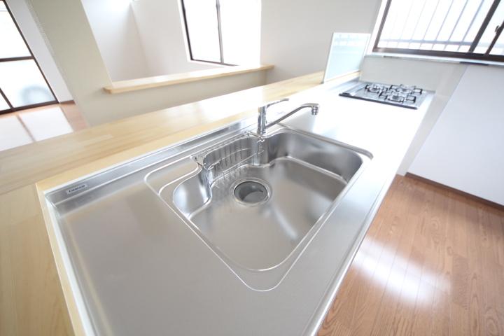 Kitchen. Local (12 May 2013) Shooting