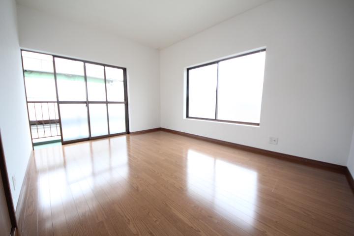 Non-living room. Local (12 May 2013) Shooting