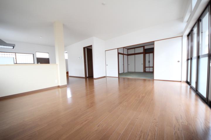 Wash basin, toilet. Local (12 May 2013) Shooting