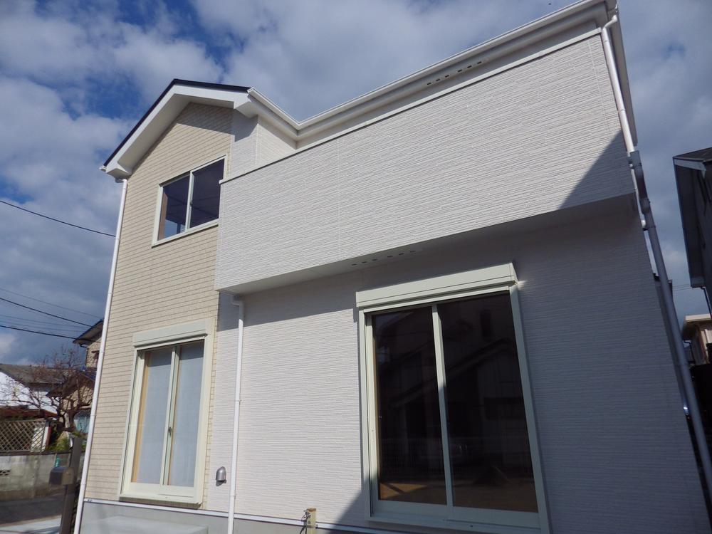 Local appearance photo. Also with shutter.