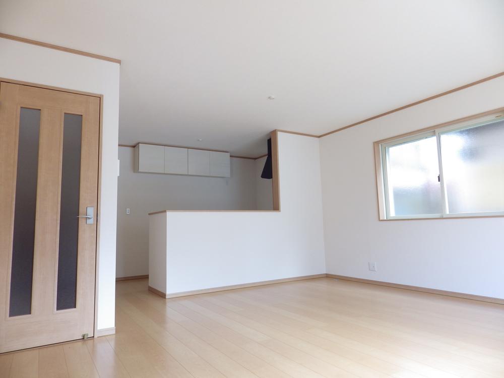 Living. Wide and bright living room