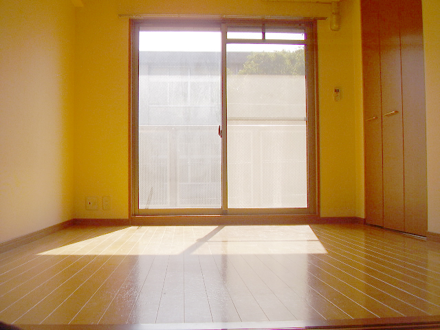 Living and room. Sunny ☆