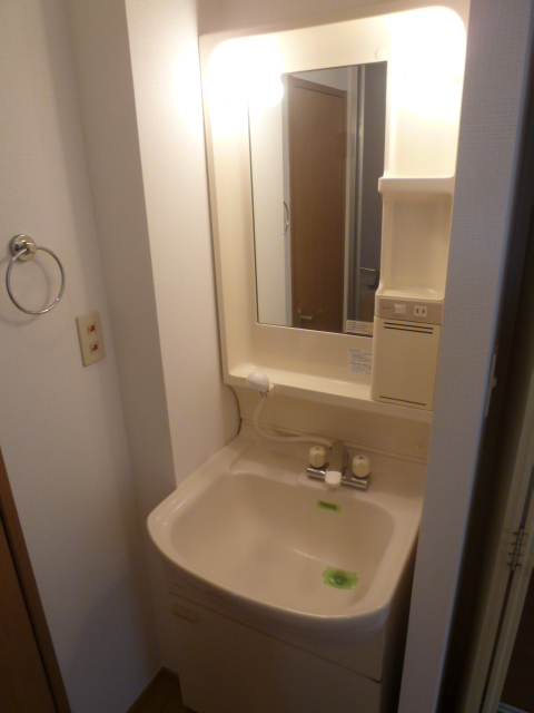 Washroom. With Dresser ☆