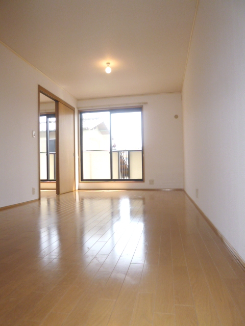 Living and room. It also puts sofa table!