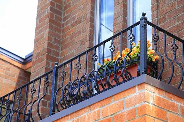 Building plan example (exterior photos). It is a flower box to decorate the house.