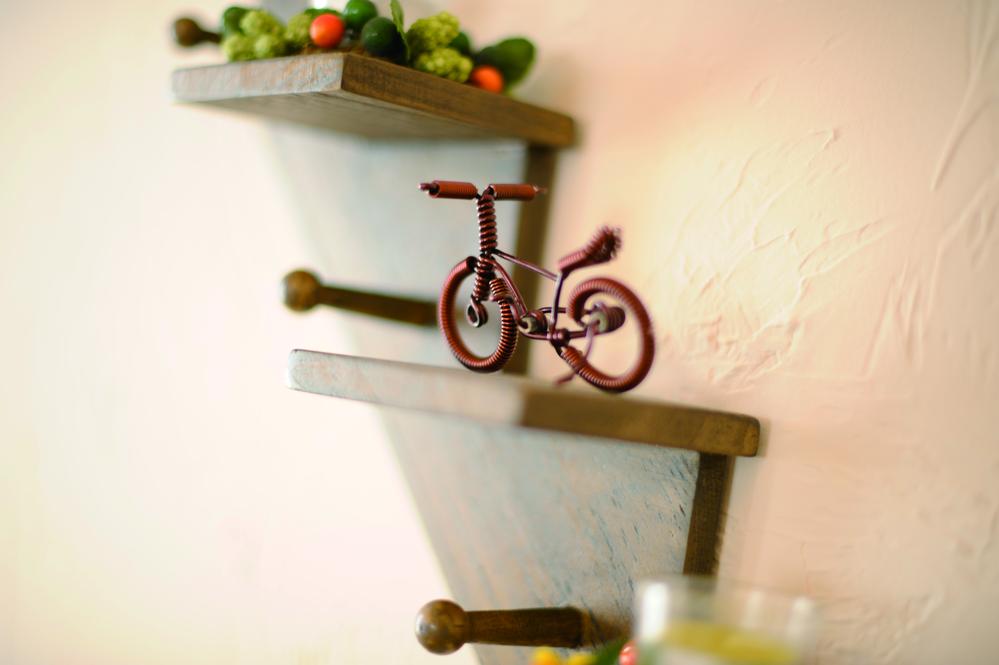 Building plan example (introspection photo). Paint walls that could produce a soft atmosphere while there is a humidity effect