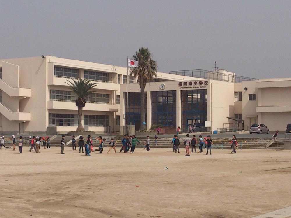 Primary school. Fukutsu stand Fukuma to South Elementary School 622m