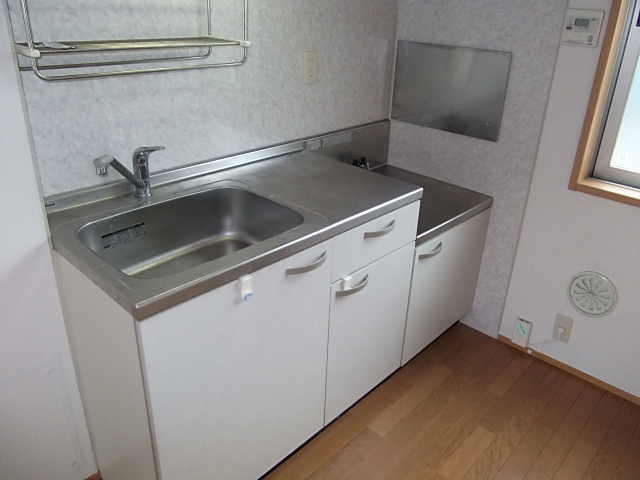 Kitchen. Same construction company image view (will honor the current state)