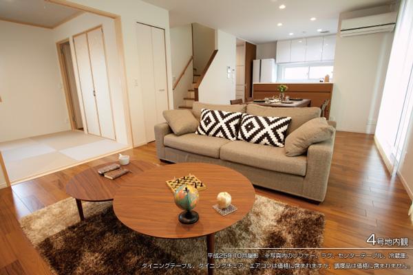 Living.  [No. 4 place] [Introspection Photo] 2013 October shooting  ※ Sofa in the photos, Lag, Center table, refrigerator, Dining table, Dining chairs, Although air conditioning is included in the price, Furnishings are not included in the price.