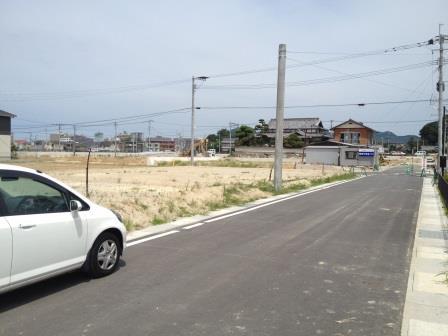 Local photos, including front road. Local (10 May 2013) Shooting