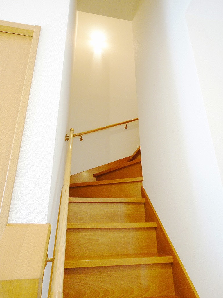 Other room space. It comes with a handrail on the stairs