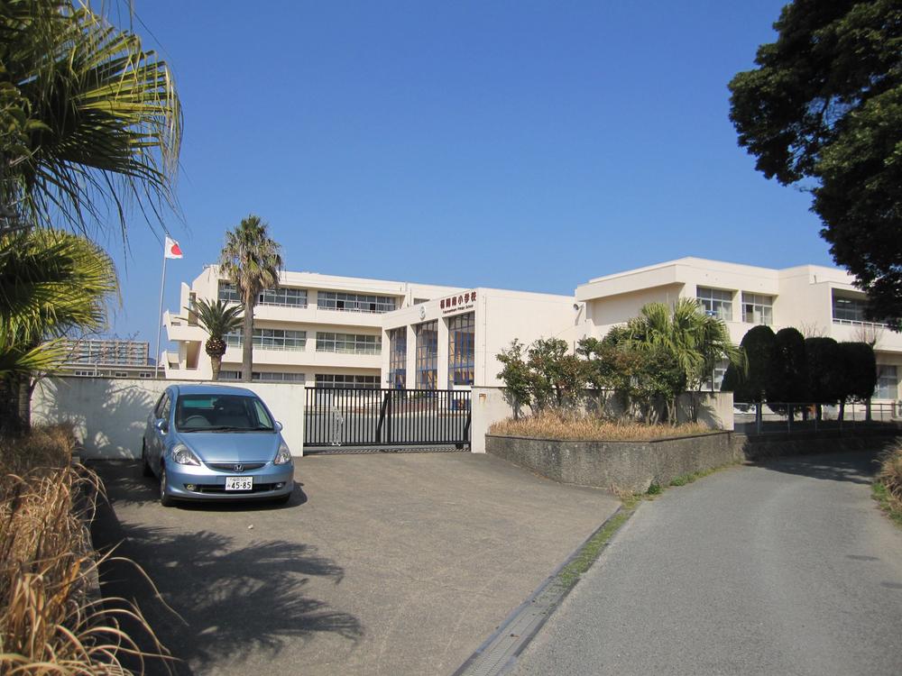 Primary school. You can happily school while conversation even in 220m lower grades of children to Minami Fukuma Elementary School.