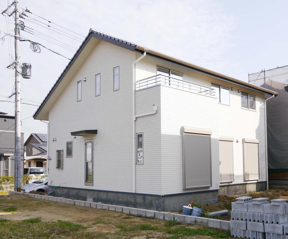 Local appearance photo. No. 1 destination appearance face-to-face kitchen, Water around a straight line of flow line, Storage rich plan, All the living room facing south, Full recommended plan! (2013 November shooting)