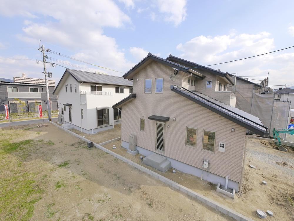 Local appearance photo. Local (12 May 2013) Shooting