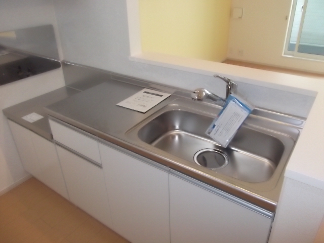 Kitchen. Same construction company image view (will honor the current state)