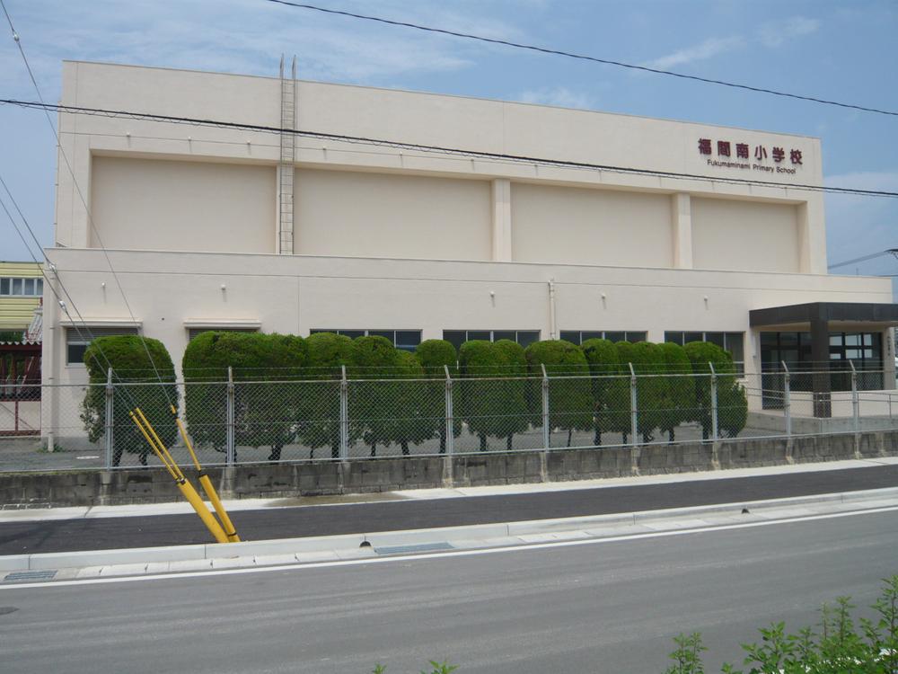 Primary school. Fukuma is one road from 1000m local to the south elementary school to elementary school.