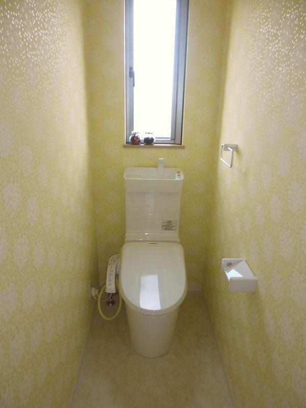 Toilet. Indoor (12 May 2013) Shooting