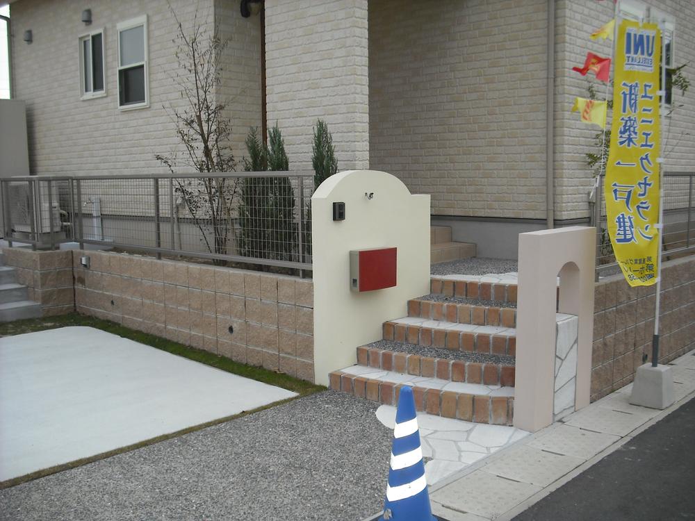 Entrance. 11 is No. land entrance approach