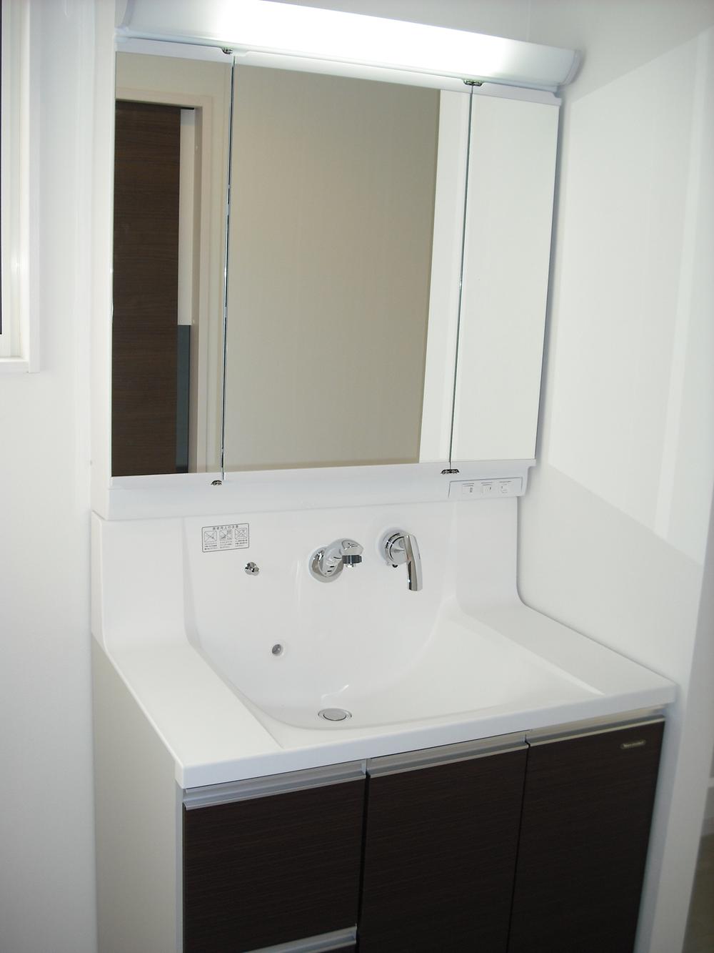 Wash basin, toilet. Takara product