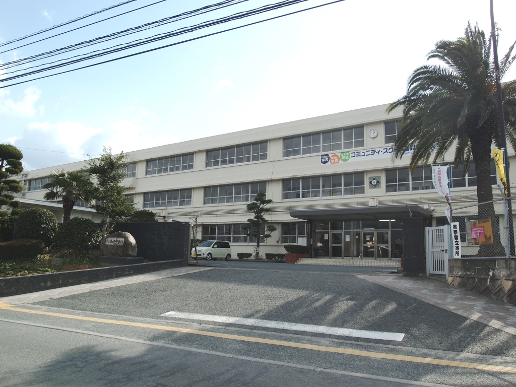Junior high school. Fukutsu stand Fukuma junior high school (junior high school) up to 1417m